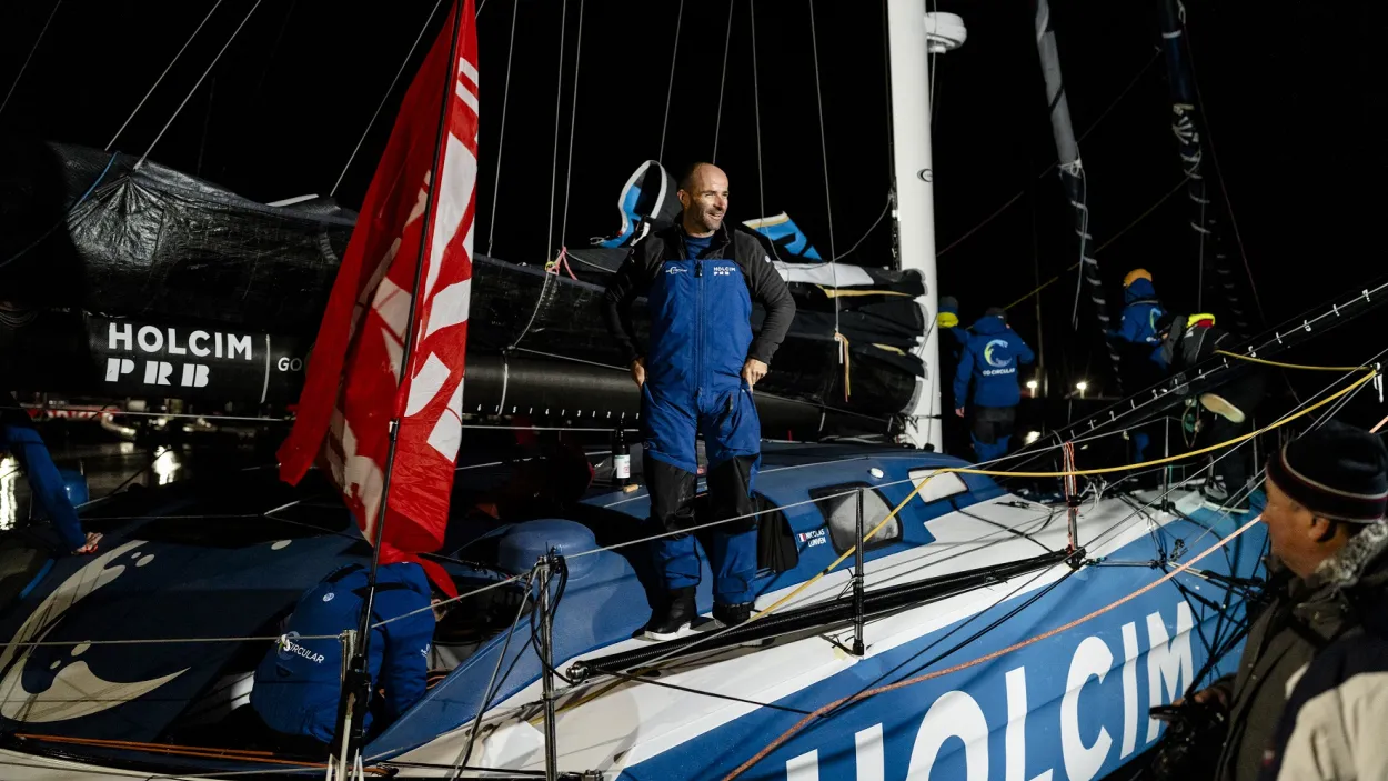 RalB_race_finish_Nicolas_Lunven_boat