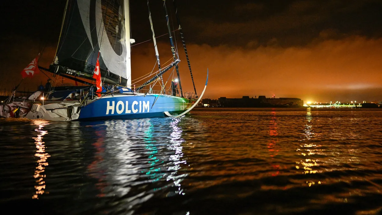 RalB_race_finish_boat