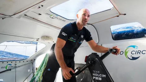 the_vendee_globe_2024_go_circular_nicolas_lunven_start_3.jpg